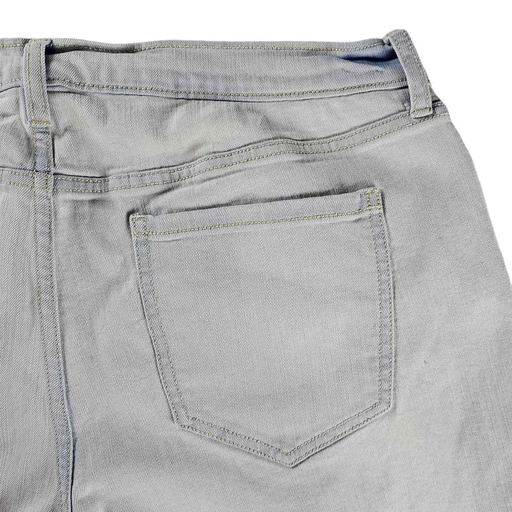 Old Navy Boyfriend Light Wash Distressed Stretch Jeans Women's Size 14 - Picture 8 of 15